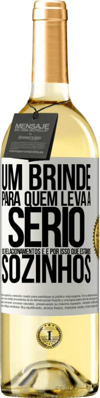 29,95 € Envio grátis | Vinho branco Edição WHITE Um brinde para quem leva a sério os relacionamentos e é por isso que estamos sozinhos Etiqueta Branca. Etiqueta personalizável Vinho jovem Colheita 2025 Verdejo