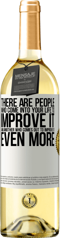 «Есть люди, которые приходят в вашу жизнь, чтобы улучшить ее, и есть люди, которые выходят, чтобы улучшить ее еще больше» Издание WHITE