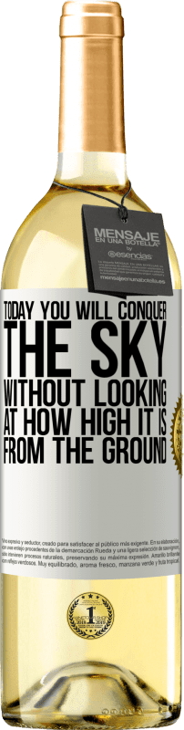 29,95 € | White Wine WHITE Edition Today you will conquer the sky, without looking at how high it is from the ground White Label. Customizable label Young wine Harvest 2024 Verdejo