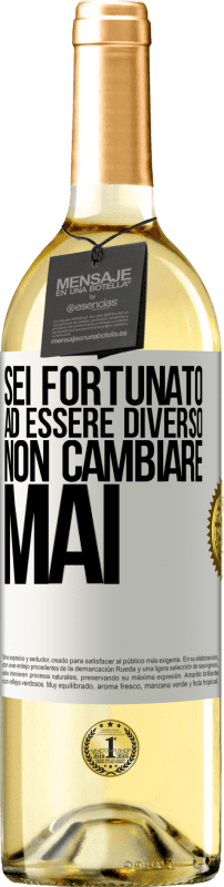 29,95 € | Vino bianco Edizione WHITE Sei fortunato ad essere diverso. Non cambiare mai Etichetta Bianca. Etichetta personalizzabile Vino giovane Raccogliere 2024 Verdejo