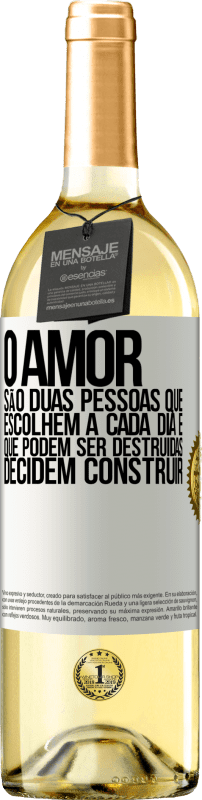 «O amor são duas pessoas que escolhem a cada dia e que podem ser destruídas, decidem construir» Edição WHITE