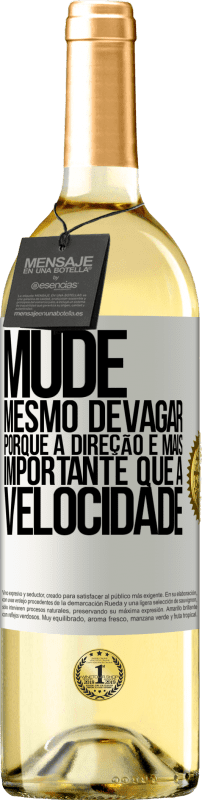 29,95 € | Vinho branco Edição WHITE Mude, mesmo devagar, porque a direção é mais importante que a velocidade Etiqueta Branca. Etiqueta personalizável Vinho jovem Colheita 2024 Verdejo