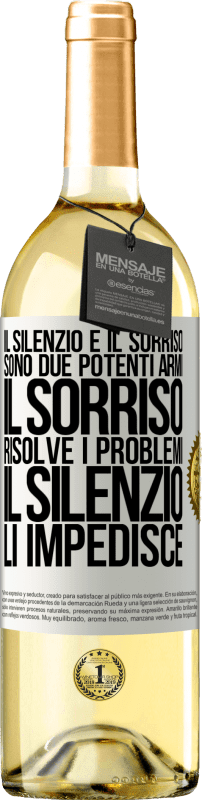29,95 € | Vino bianco Edizione WHITE Il silenzio e il sorriso sono due potenti armi. Il sorriso risolve i problemi, il silenzio li impedisce Etichetta Bianca. Etichetta personalizzabile Vino giovane Raccogliere 2025 Verdejo