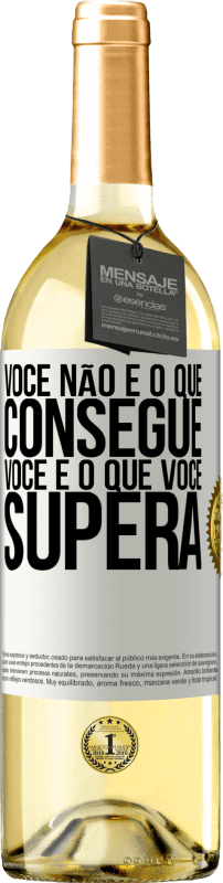 29,95 € | Vinho branco Edição WHITE Você não é o que consegue. Você é o que você supera Etiqueta Branca. Etiqueta personalizável Vinho jovem Colheita 2025 Verdejo
