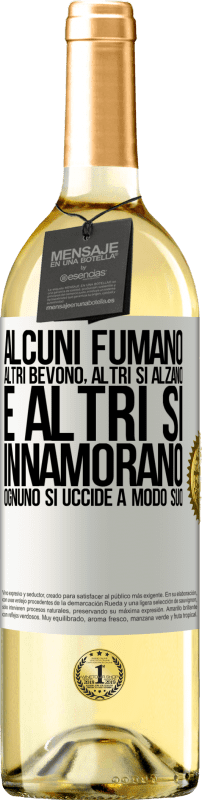 29,95 € | Vino bianco Edizione WHITE Alcuni fumano, altri bevono, altri si alzano e altri si innamorano. Ognuno si uccide a modo suo Etichetta Bianca. Etichetta personalizzabile Vino giovane Raccogliere 2024 Verdejo