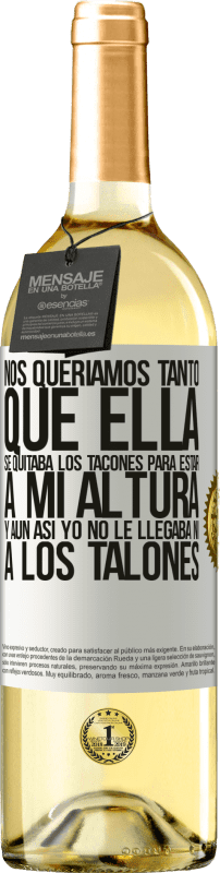 29,95 € | Vino Blanco Edición WHITE Nos queríamos tanto que ella se quitaba los tacones para estar a mi altura, y aún así yo no le llegaba ni a los talones Etiqueta Blanca. Etiqueta personalizable Vino joven Cosecha 2024 Verdejo