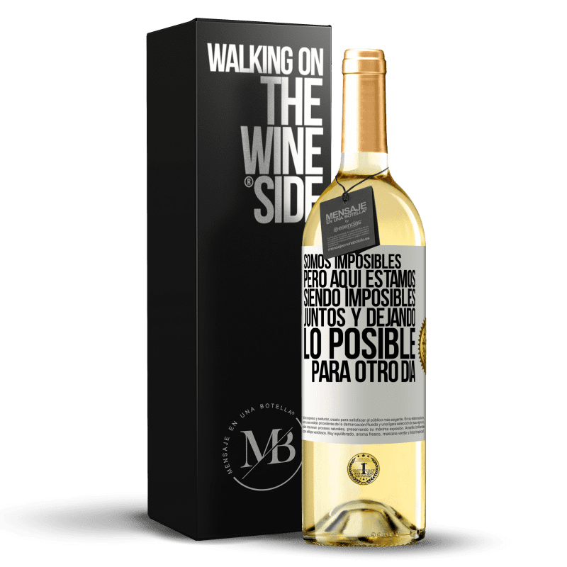 29,95 € Envío gratis | Vino Blanco Edición WHITE Somos imposibles, pero aquí estamos, siendo imposibles juntos y dejando lo posible para otro día Etiqueta Blanca. Etiqueta personalizable Vino joven Cosecha 2024 Verdejo