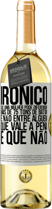 29,95 € | Vinho branco Edição WHITE Irônico Que uma mulher pode diferenciar mais de 75 tons de batom e não entre alguém que vale a pena e que não Etiqueta Branca. Etiqueta personalizável Vinho jovem Colheita 2024 Verdejo