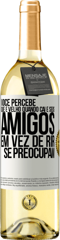 29,95 € Envio grátis | Vinho branco Edição WHITE Você percebe que é velho quando cai e seus amigos, em vez de rir, se preocupam Etiqueta Branca. Etiqueta personalizável Vinho jovem Colheita 2023 Verdejo