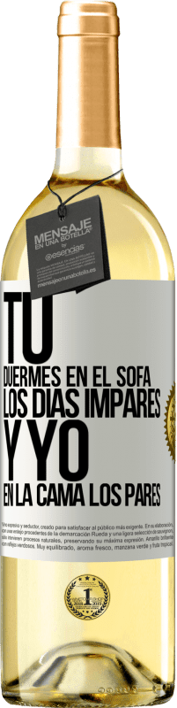 Envío gratis | Vino Blanco Edición WHITE Tú duermes en el sofá los días impares y yo en la cama los pares Etiqueta Blanca. Etiqueta personalizable Vino joven Cosecha 2023 Verdejo