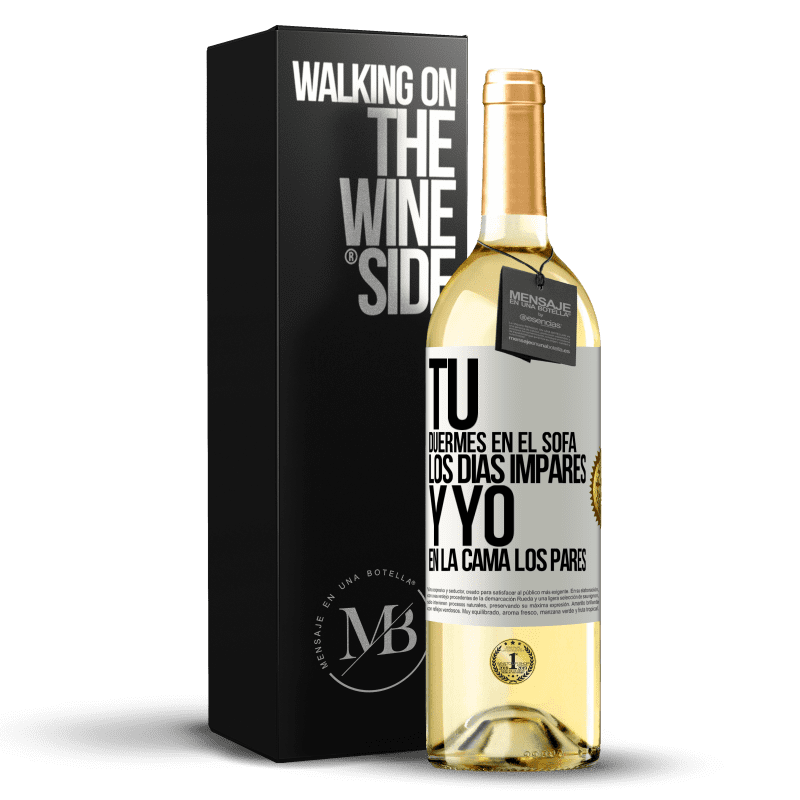 29,95 € Envío gratis | Vino Blanco Edición WHITE Tú duermes en el sofá los días impares y yo en la cama los pares Etiqueta Blanca. Etiqueta personalizable Vino joven Cosecha 2023 Verdejo