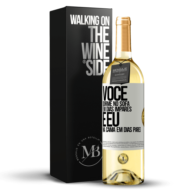 29,95 € Envio grátis | Vinho branco Edição WHITE Você dorme no sofá em dias ímpares e eu na cama em dias pares Etiqueta Branca. Etiqueta personalizável Vinho jovem Colheita 2023 Verdejo