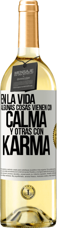 29,95 € Envío gratis | Vino Blanco Edición WHITE En la vida algunas cosas vienen con calma y otras con karma Etiqueta Blanca. Etiqueta personalizable Vino joven Cosecha 2023 Verdejo