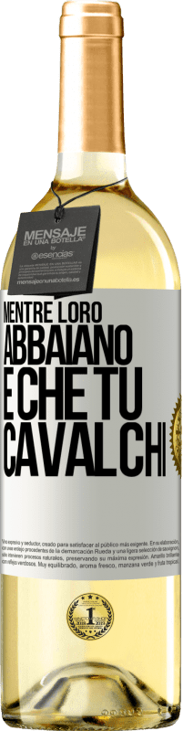 29,95 € Spedizione Gratuita | Vino bianco Edizione WHITE Mentre loro abbaiano è che tu cavalchi Etichetta Bianca. Etichetta personalizzabile Vino giovane Raccogliere 2024 Verdejo