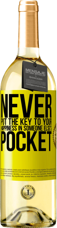 29,95 € | White Wine WHITE Edition Never put the key to your happiness in someone else's pocket Yellow Label. Customizable label Young wine Harvest 2023 Verdejo