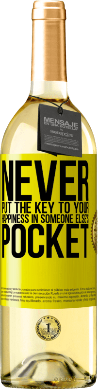 29,95 € | White Wine WHITE Edition Never put the key to your happiness in someone else's pocket Yellow Label. Customizable label Young wine Harvest 2024 Verdejo