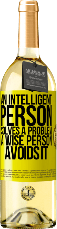 29,95 € | White Wine WHITE Edition An intelligent person solves a problem. A wise person avoids it Yellow Label. Customizable label Young wine Harvest 2023 Verdejo