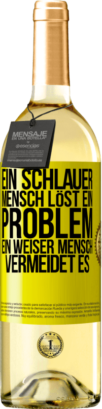 29,95 € Kostenloser Versand | Weißwein WHITE Ausgabe Ein schlauer Mensch löst ein Problem. Ein weiser Mensch vermeidet es Gelbes Etikett. Anpassbares Etikett Junger Wein Ernte 2025 Verdejo