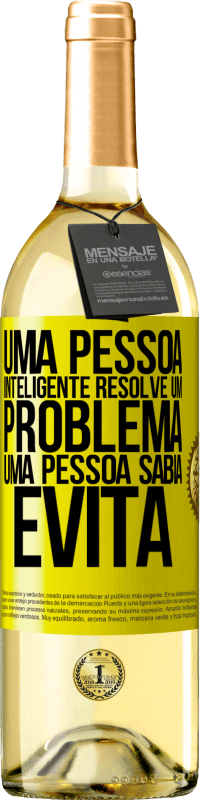 «Uma pessoa inteligente resolve um problema. Uma pessoa sábia evita» Edição WHITE