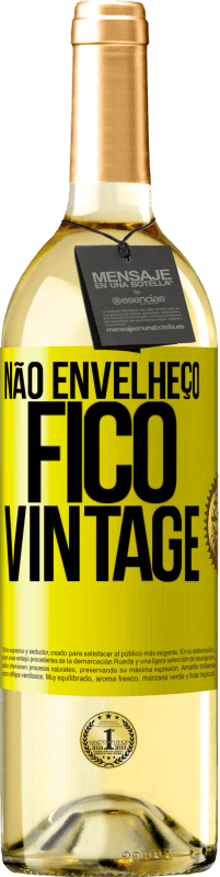 29,95 € Envio grátis | Vinho branco Edição WHITE Não envelheço, fico vintage Etiqueta Amarela. Etiqueta personalizável Vinho jovem Colheita 2025 Verdejo
