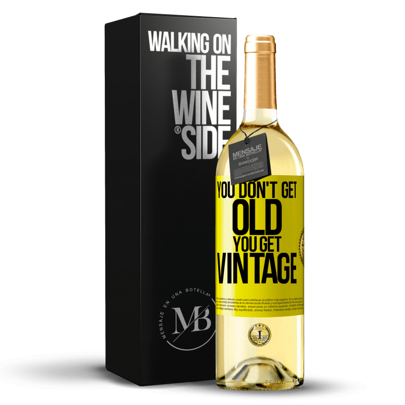 29,95 € 送料無料 | 白ワイン WHITEエディション あなたは年を取らず、ヴィンテージを得ます 黄色のラベル. カスタマイズ可能なラベル 若いワイン 収穫 2023 Verdejo