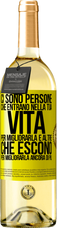 29,95 € Spedizione Gratuita | Vino bianco Edizione WHITE Ci sono persone che entrano nella tua vita per migliorarla e altre che escono per migliorarla ancora di più Etichetta Gialla. Etichetta personalizzabile Vino giovane Raccogliere 2025 Verdejo