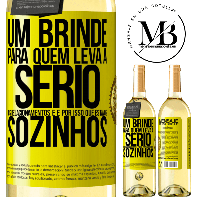 29,95 € Envio grátis | Vinho branco Edição WHITE Um brinde para quem leva a sério os relacionamentos e é por isso que estamos sozinhos Etiqueta Amarela. Etiqueta personalizável Vinho jovem Colheita 2023 Verdejo