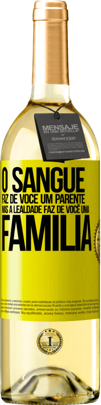 29,95 € | Vinho branco Edição WHITE O sangue faz de você um parente, mas a lealdade faz de você uma família Etiqueta Amarela. Etiqueta personalizável Vinho jovem Colheita 2024 Verdejo