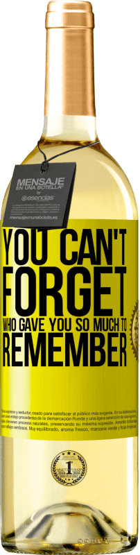29,95 € | White Wine WHITE Edition You can't forget who gave you so much to remember Yellow Label. Customizable label Young wine Harvest 2023 Verdejo