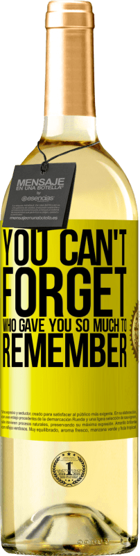 29,95 € Free Shipping | White Wine WHITE Edition You can't forget who gave you so much to remember Yellow Label. Customizable label Young wine Harvest 2025 Verdejo