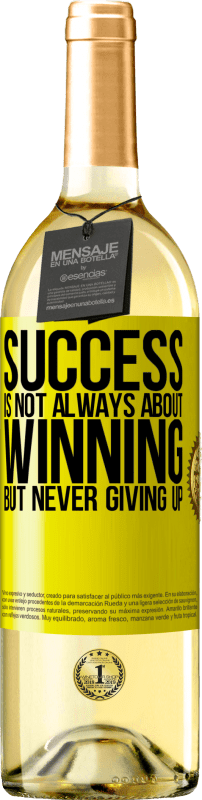 29,95 € 送料無料 | 白ワイン WHITEエディション 成功は常に勝つことではなく、決してあきらめることではありません 黄色のラベル. カスタマイズ可能なラベル 若いワイン 収穫 2025 Verdejo