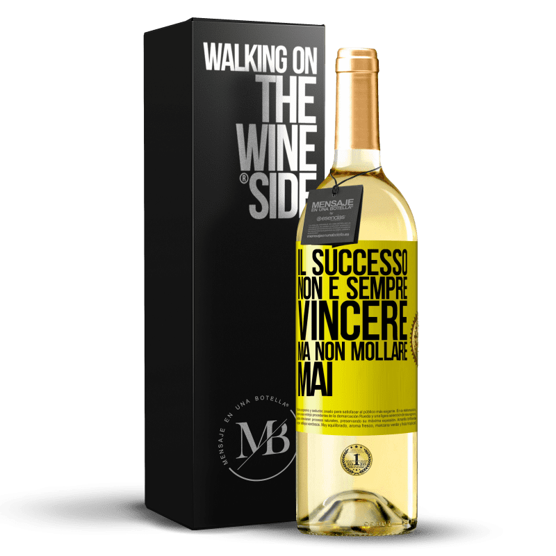 29,95 € Spedizione Gratuita | Vino bianco Edizione WHITE Il successo non è sempre vincere, ma non mollare mai Etichetta Gialla. Etichetta personalizzabile Vino giovane Raccogliere 2025 Verdejo
