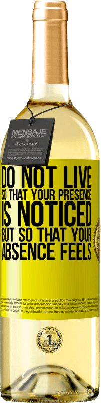 29,95 € Бесплатная доставка | Белое вино Издание WHITE Не живите так, чтобы ваше присутствие было замечено, но чтобы ваше отсутствие ощущалось Желтая этикетка. Настраиваемая этикетка Молодое вино Урожай 2025 Verdejo