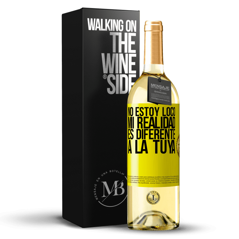 29,95 € Envío gratis | Vino Blanco Edición WHITE No estoy loco, mi realidad es diferente a la tuya Etiqueta Amarilla. Etiqueta personalizable Vino joven Cosecha 2024 Verdejo