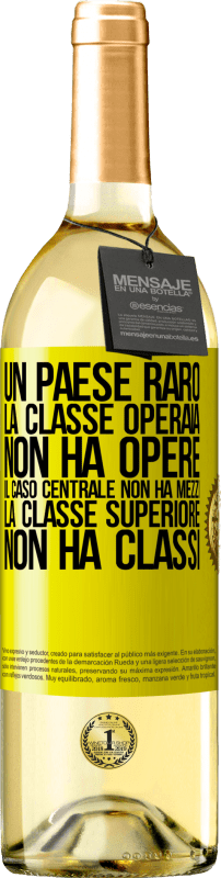 29,95 € Spedizione Gratuita | Vino bianco Edizione WHITE Un paese raro: la classe operaia non ha opere, il caso centrale non ha mezzi, la classe superiore non ha classi Etichetta Gialla. Etichetta personalizzabile Vino giovane Raccogliere 2025 Verdejo