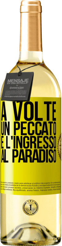 29,95 € Spedizione Gratuita | Vino bianco Edizione WHITE A volte un peccato è l'ingresso al paradiso Etichetta Gialla. Etichetta personalizzabile Vino giovane Raccogliere 2025 Verdejo