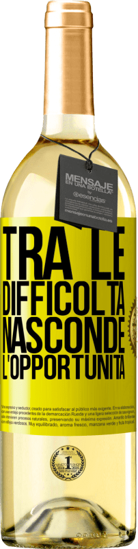 29,95 € Spedizione Gratuita | Vino bianco Edizione WHITE Tra le difficoltà nasconde l'opportunità Etichetta Gialla. Etichetta personalizzabile Vino giovane Raccogliere 2025 Verdejo