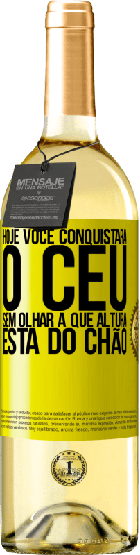 29,95 € | Vinho branco Edição WHITE Hoje você conquistará o céu, sem olhar a que altura está do chão Etiqueta Amarela. Etiqueta personalizável Vinho jovem Colheita 2024 Verdejo