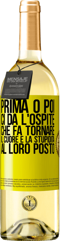 29,95 € | Vino bianco Edizione WHITE Prima o poi ci dà l'ospite che fa tornare il cuore e la stupidità al loro posto Etichetta Gialla. Etichetta personalizzabile Vino giovane Raccogliere 2024 Verdejo