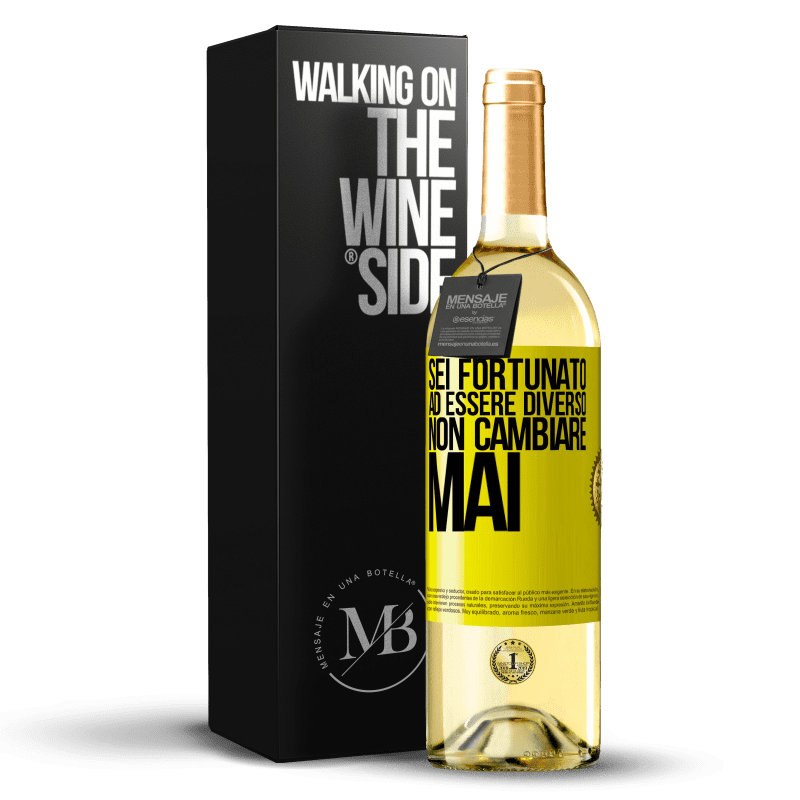 29,95 € Spedizione Gratuita | Vino bianco Edizione WHITE Sei fortunato ad essere diverso. Non cambiare mai Etichetta Gialla. Etichetta personalizzabile Vino giovane Raccogliere 2024 Verdejo