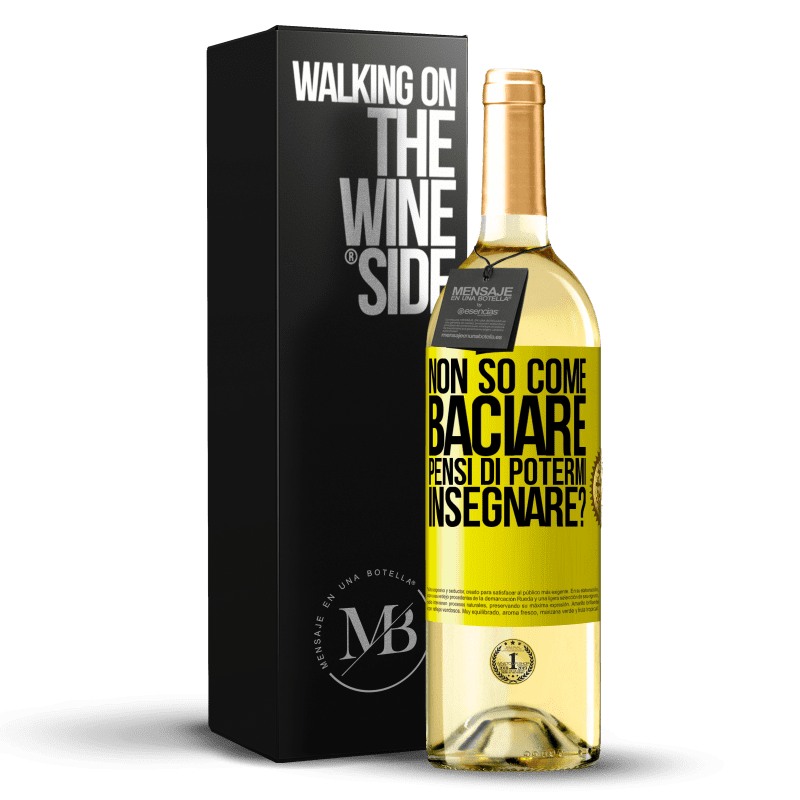 29,95 € Spedizione Gratuita | Vino bianco Edizione WHITE Non so come baciare, pensi di potermi insegnare? Etichetta Gialla. Etichetta personalizzabile Vino giovane Raccogliere 2024 Verdejo