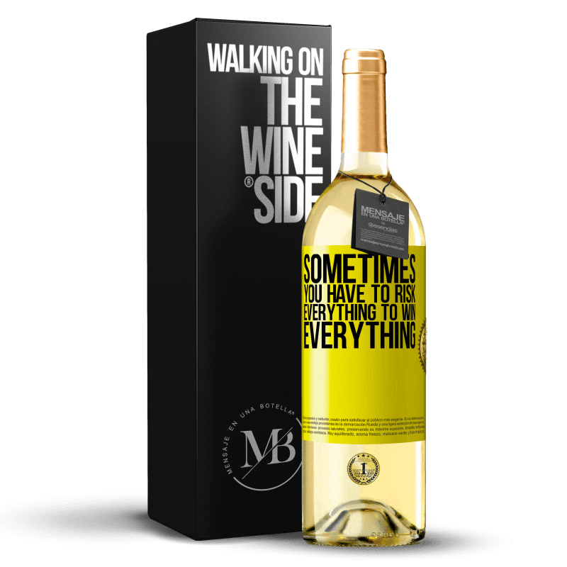 29,95 € Бесплатная доставка | Белое вино Издание WHITE Иногда приходится рисковать всем, чтобы выиграть все Желтая этикетка. Настраиваемая этикетка Молодое вино Урожай 2023 Verdejo