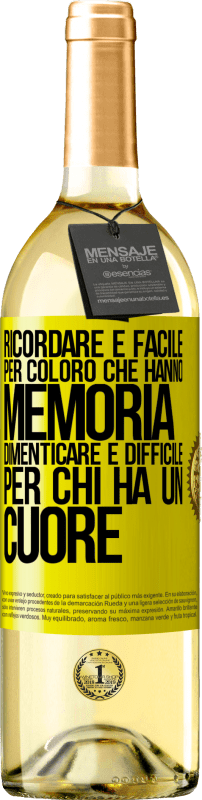 29,95 € Spedizione Gratuita | Vino bianco Edizione WHITE Ricordare è facile per coloro che hanno memoria. Dimenticare è difficile per chi ha un cuore Etichetta Gialla. Etichetta personalizzabile Vino giovane Raccogliere 2025 Verdejo