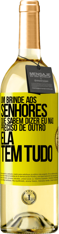 Envio grátis | Vinho branco Edição WHITE Um brinde aos senhores que sabem dizer eu não preciso de outro, ela tem tudo Etiqueta Amarela. Etiqueta personalizável Vinho jovem Colheita 2023 Verdejo