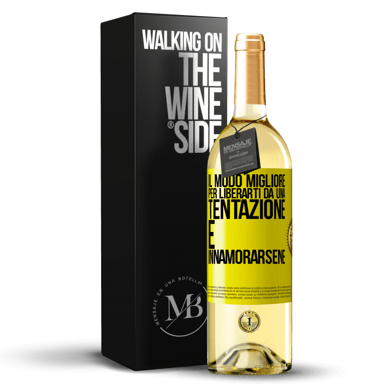 29,95 € Spedizione Gratuita | Vino bianco Edizione WHITE Il modo migliore per liberarti da una tentazione è innamorarsene Etichetta Gialla. Etichetta personalizzabile Vino giovane Raccogliere 2024 Verdejo