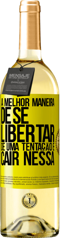 29,95 € | Vinho branco Edição WHITE A melhor maneira de se libertar de uma tentação é cair nessa Etiqueta Amarela. Etiqueta personalizável Vinho jovem Colheita 2023 Verdejo