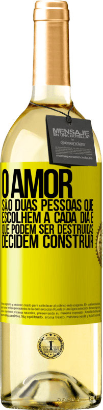 «O amor são duas pessoas que escolhem a cada dia e que podem ser destruídas, decidem construir» Edição WHITE