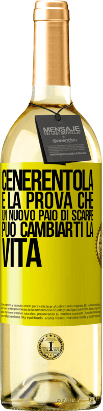 29,95 € | Vino bianco Edizione WHITE Cenerentola è la prova che un nuovo paio di scarpe può cambiarti la vita Etichetta Gialla. Etichetta personalizzabile Vino giovane Raccogliere 2024 Verdejo