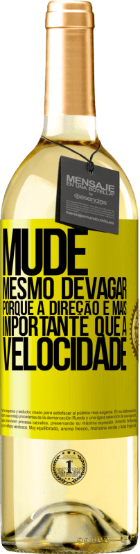 29,95 € | Vinho branco Edição WHITE Mude, mesmo devagar, porque a direção é mais importante que a velocidade Etiqueta Amarela. Etiqueta personalizável Vinho jovem Colheita 2024 Verdejo