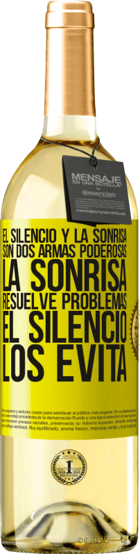 29,95 € Envío gratis | Vino Blanco Edición WHITE El silencio y la sonrisa son dos armas poderosas. La sonrisa resuelve problemas, el silencio los evita Etiqueta Amarilla. Etiqueta personalizable Vino joven Cosecha 2024 Verdejo